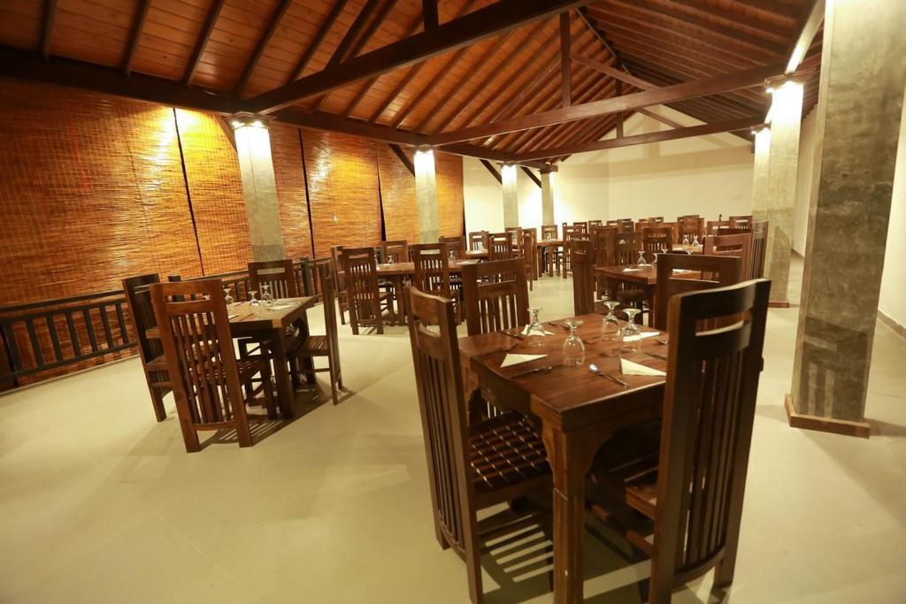 Hotel Grand Casa Канди Екстериор снимка