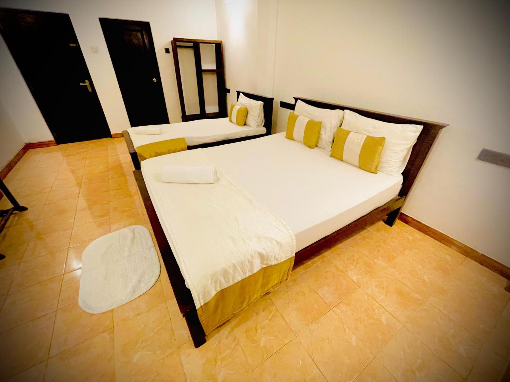 Hotel Grand Casa Канди Екстериор снимка