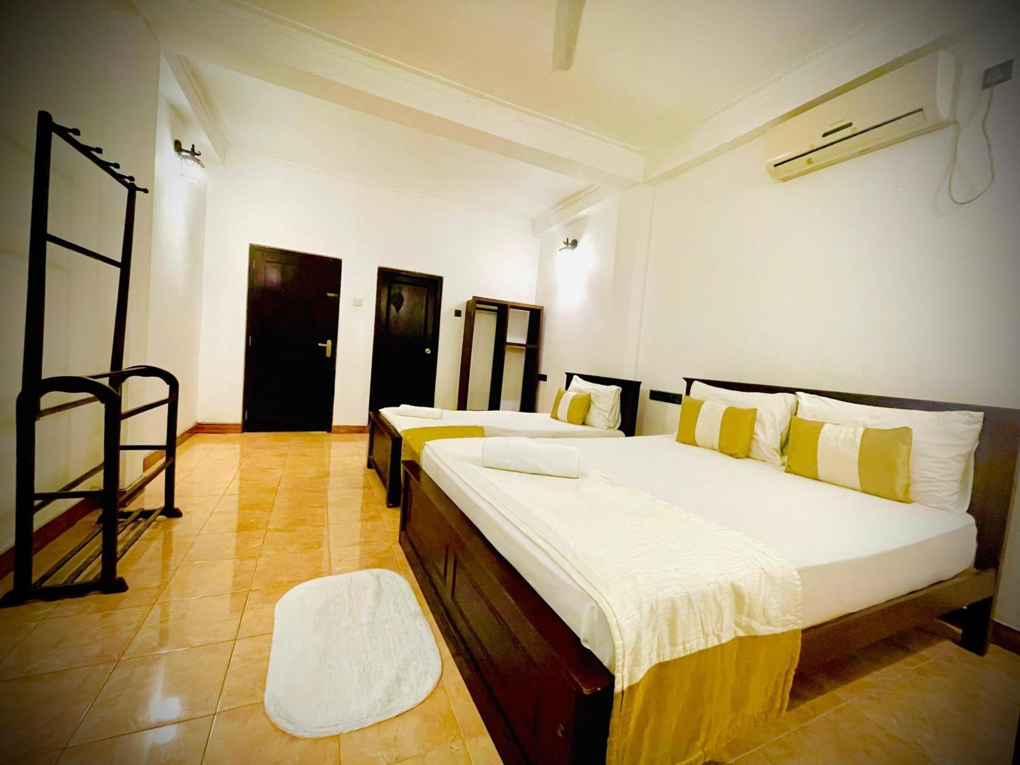 Hotel Grand Casa Канди Екстериор снимка