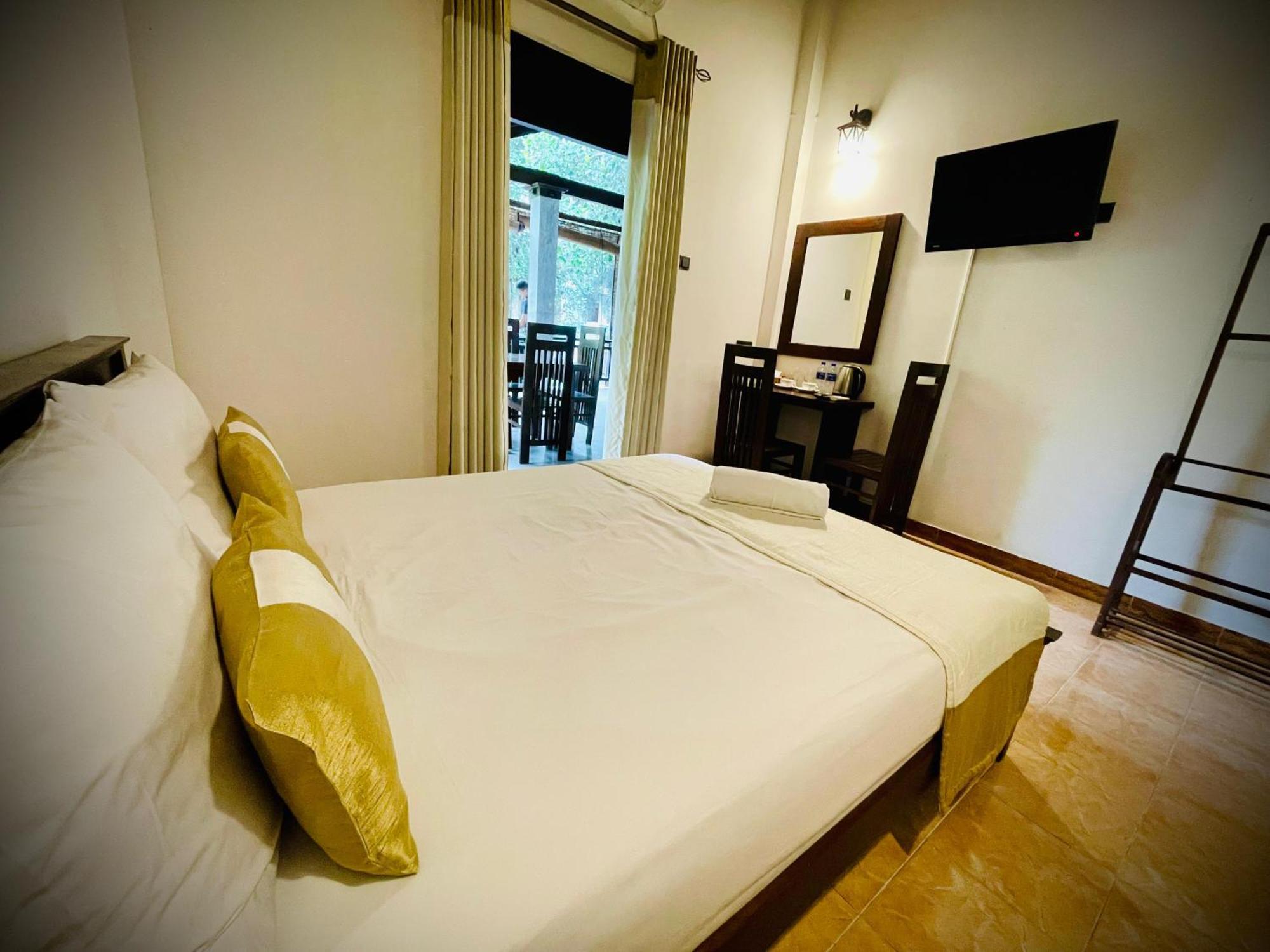 Hotel Grand Casa Канди Екстериор снимка