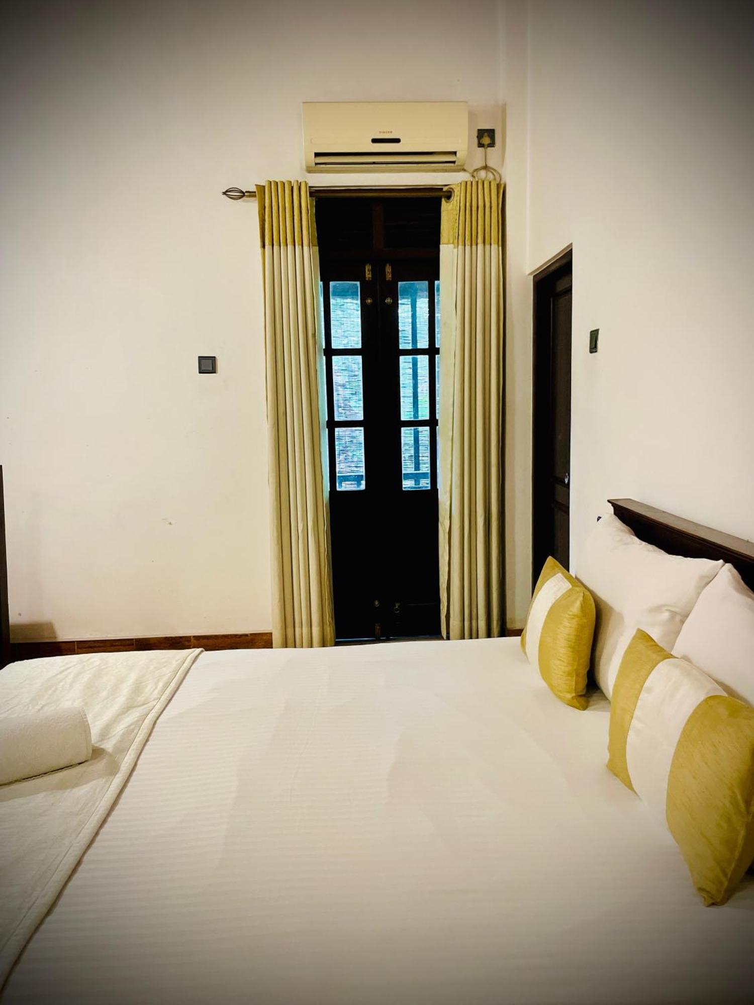 Hotel Grand Casa Канди Екстериор снимка