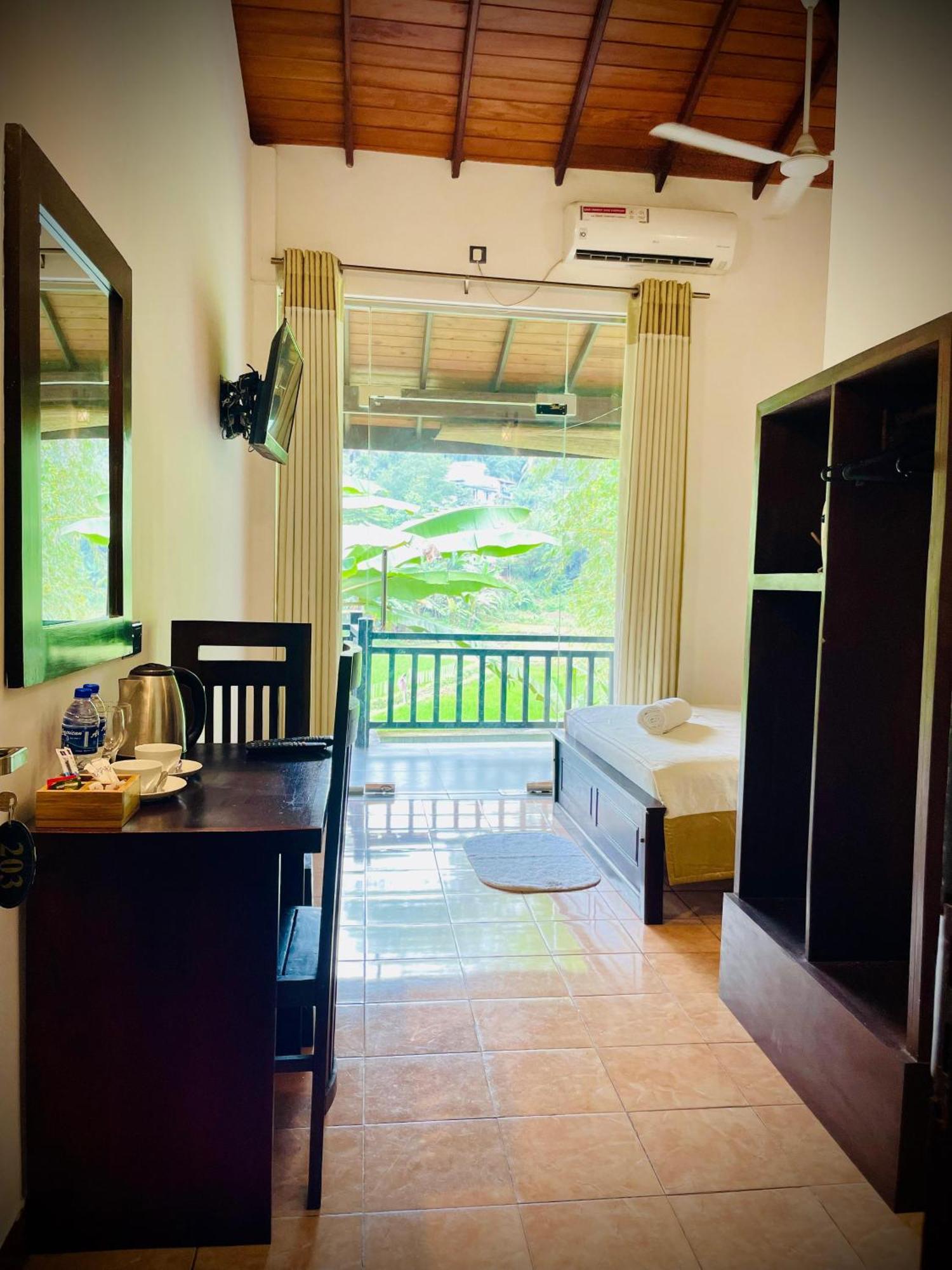 Hotel Grand Casa Канди Екстериор снимка