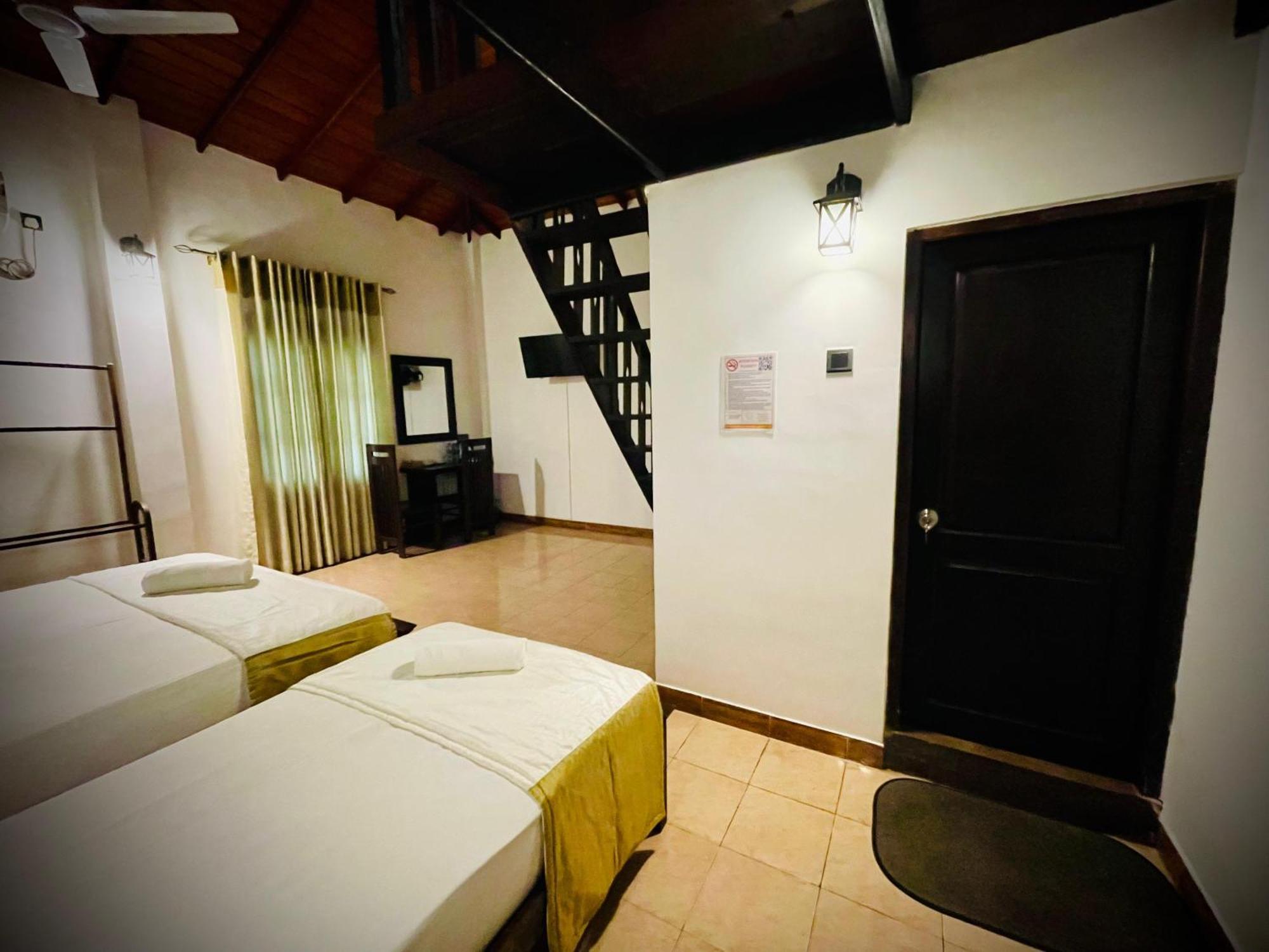 Hotel Grand Casa Канди Екстериор снимка