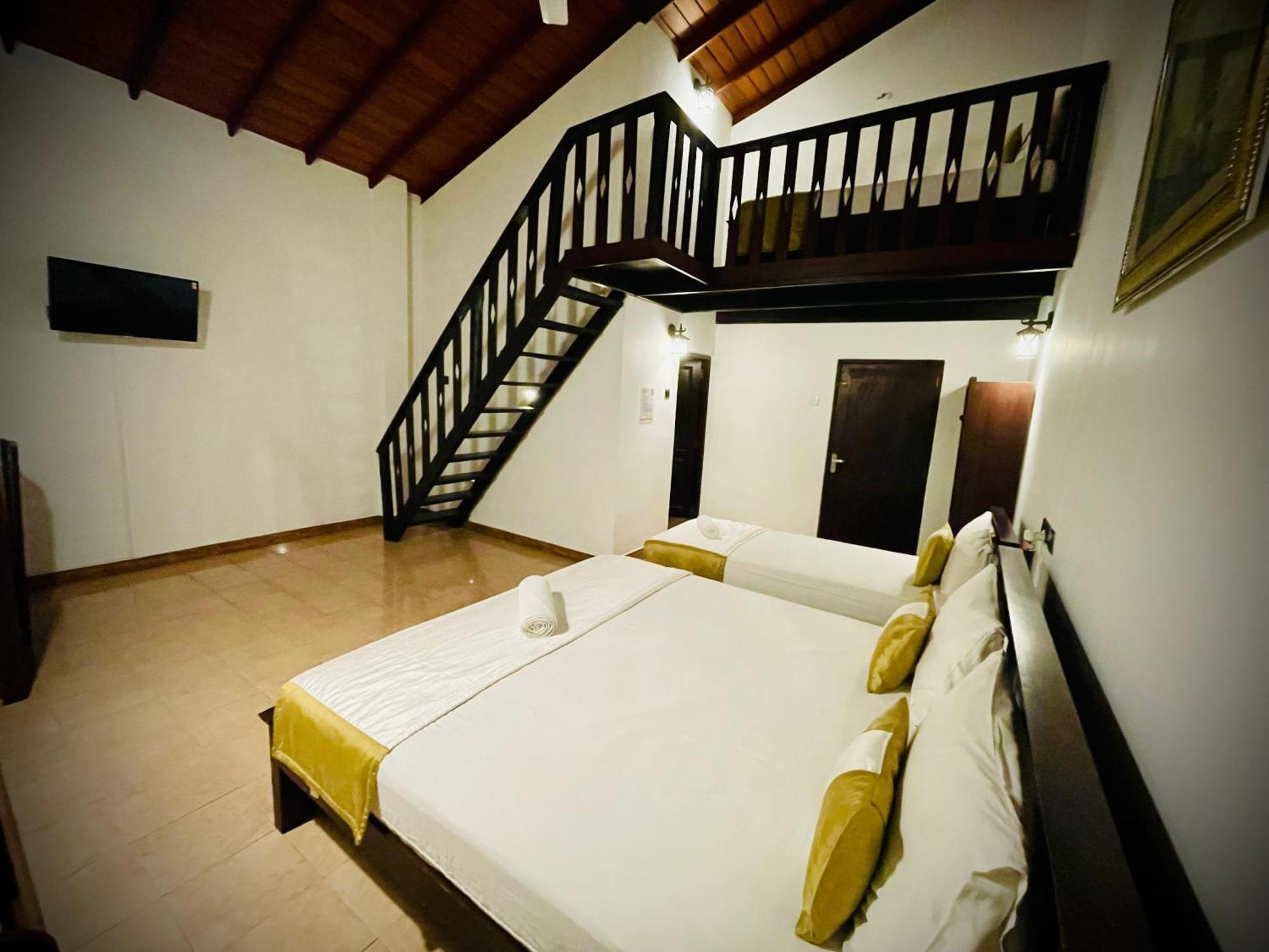 Hotel Grand Casa Канди Екстериор снимка