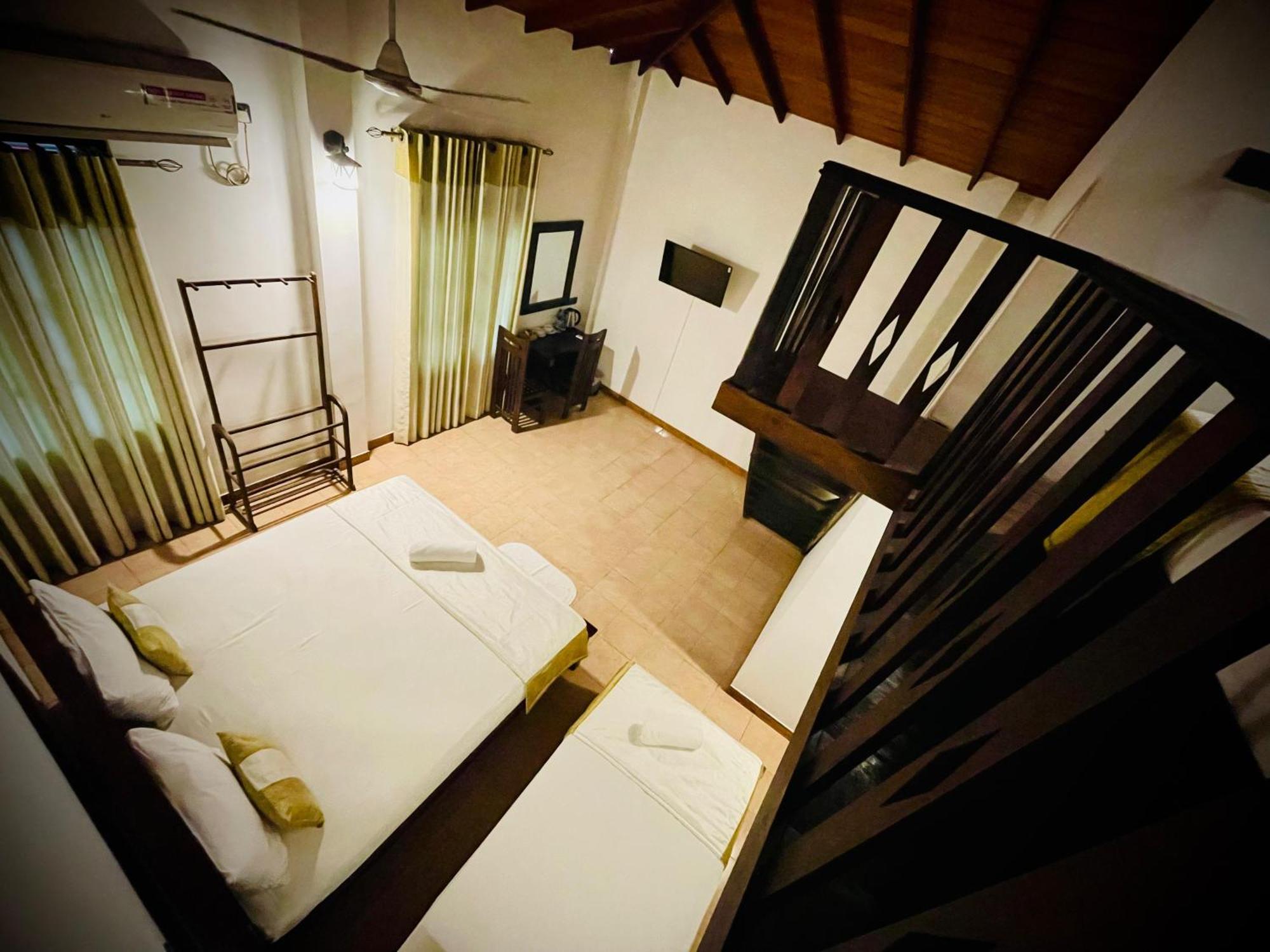 Hotel Grand Casa Канди Екстериор снимка