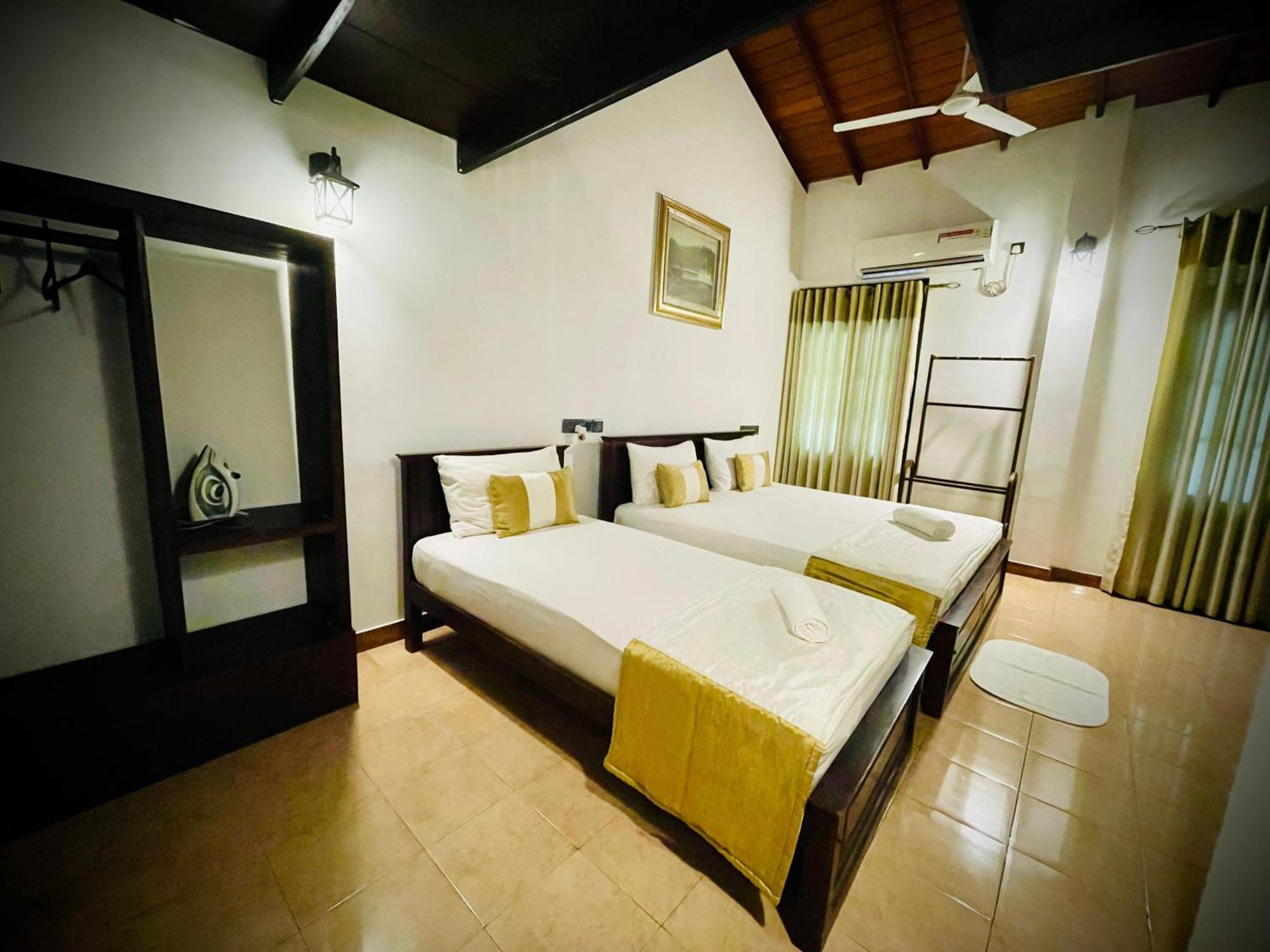 Hotel Grand Casa Канди Екстериор снимка