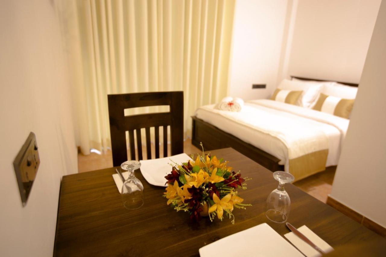 Hotel Grand Casa Канди Екстериор снимка